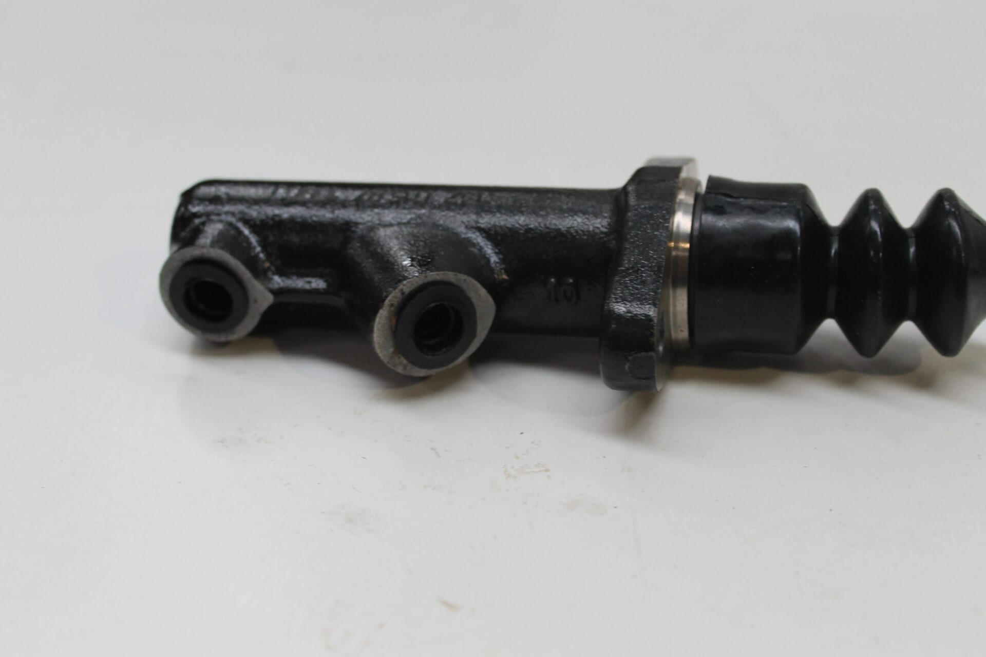 Brake Master Cylinder 3596785M92 - Image 2