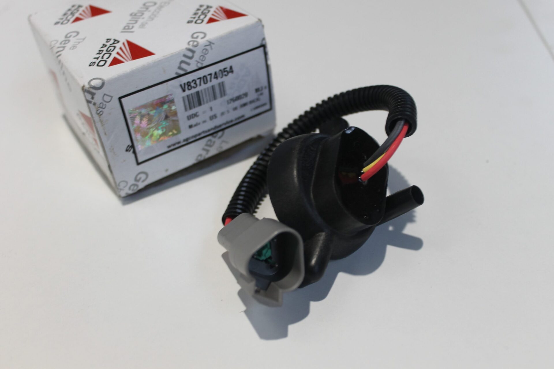 Fuel Filter Water Alarm, Sensor V837074054, Massey Ferguson Tractors, Ned Murphy Tractors Ltd.